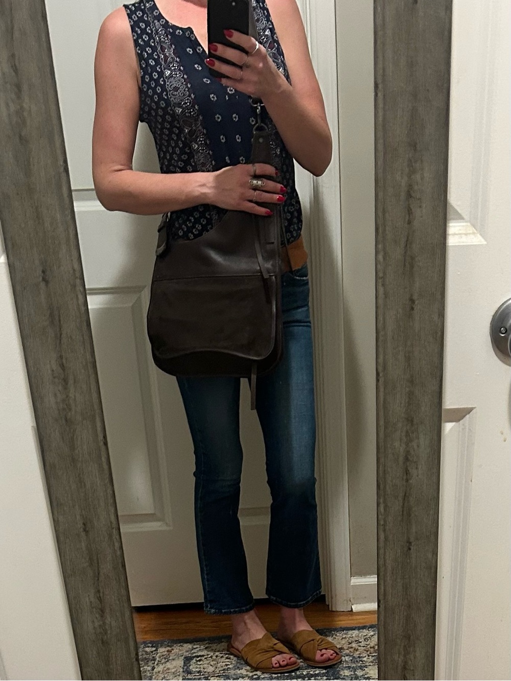 EUC WE THE FREE Roots Revival Sling Shoulder Crossbody Bag in Espresso - Picture 3 of 16